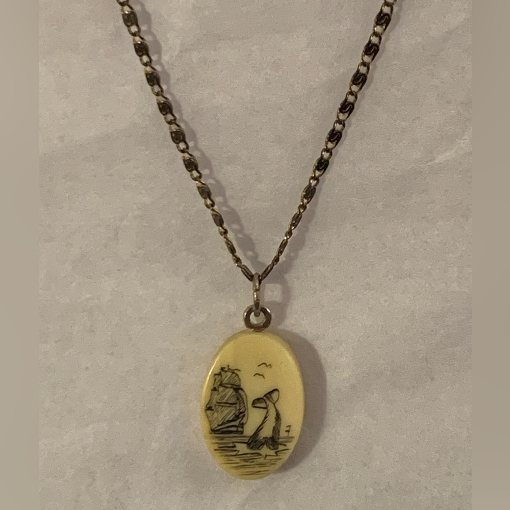 Vintage 70s Faux Scrimshaw Bronze Toned Necklace